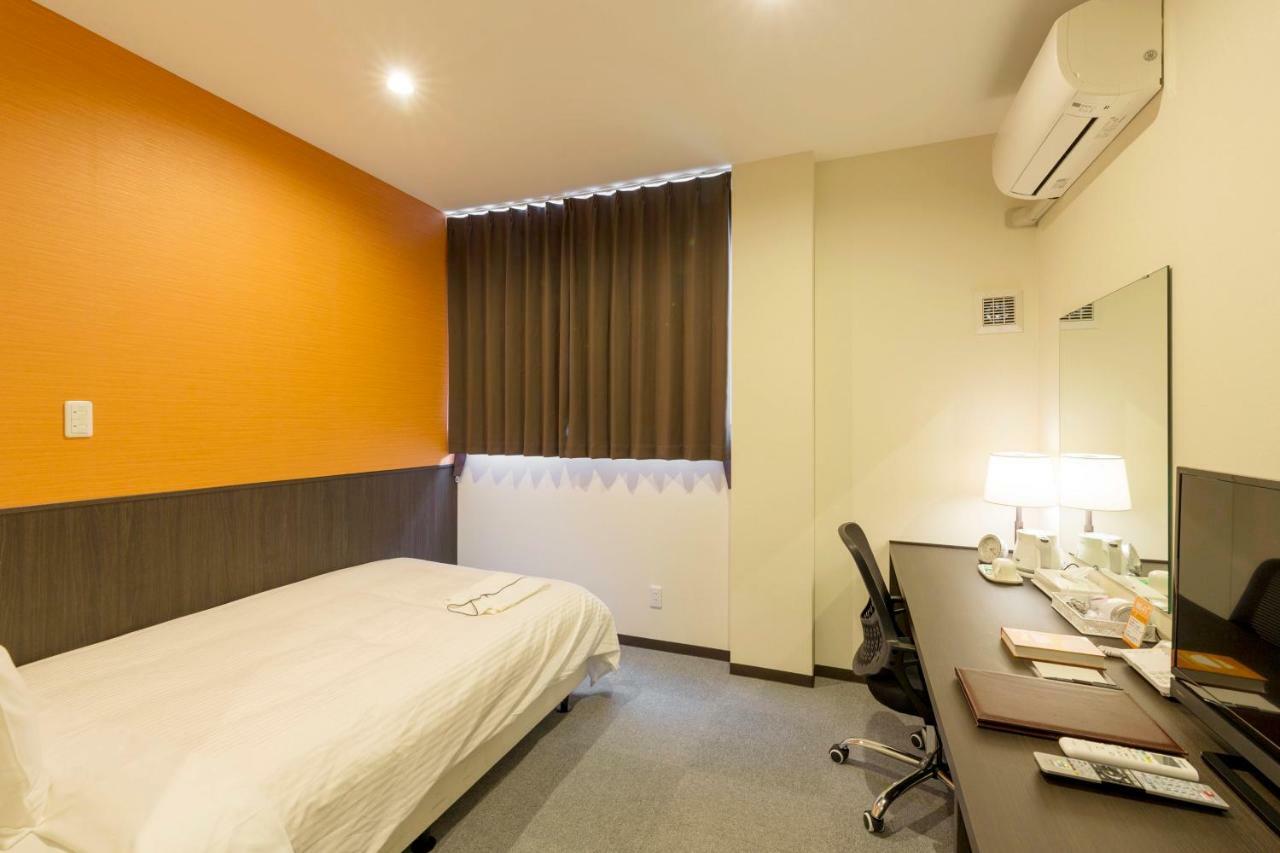 คราวน์ โฮเต็ล โอกินาวา แอนเน็กซ์ Hotel Okinawa ภายนอก รูปภาพ