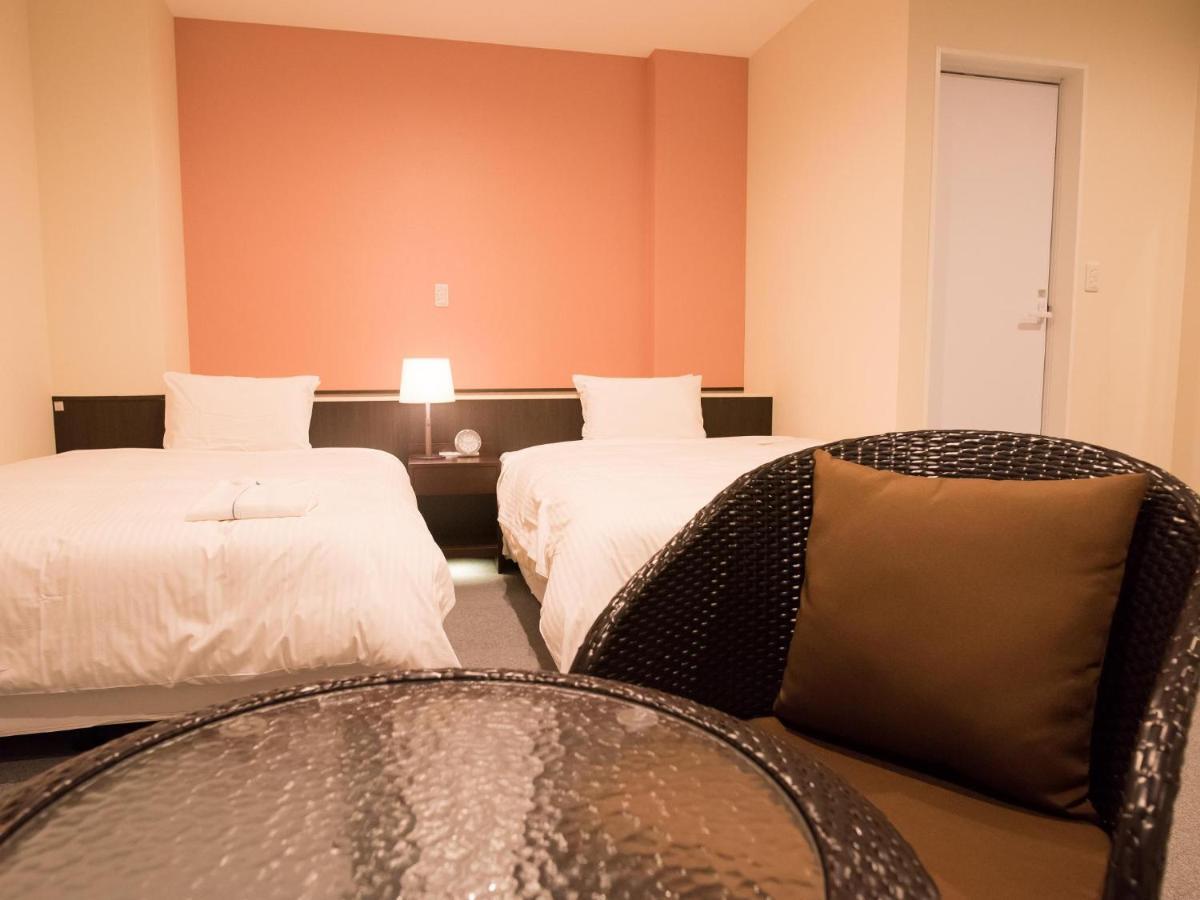 คราวน์ โฮเต็ล โอกินาวา แอนเน็กซ์ Hotel Okinawa ภายนอก รูปภาพ