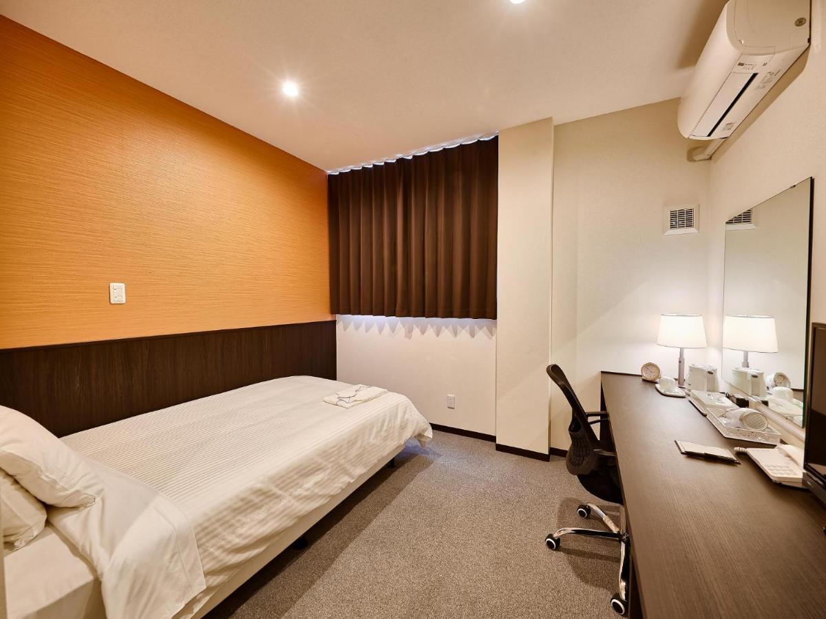 คราวน์ โฮเต็ล โอกินาวา แอนเน็กซ์ Hotel Okinawa ภายนอก รูปภาพ