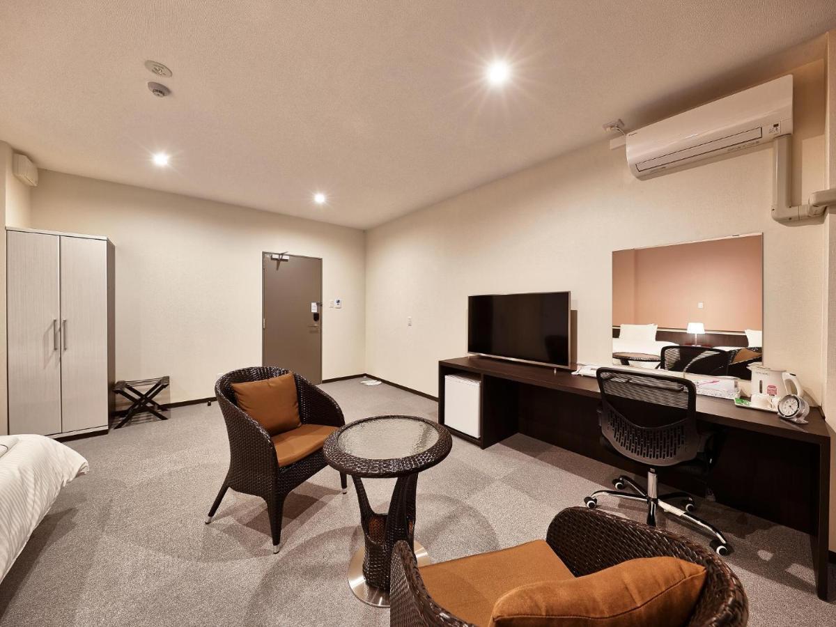 คราวน์ โฮเต็ล โอกินาวา แอนเน็กซ์ Hotel Okinawa ภายนอก รูปภาพ
