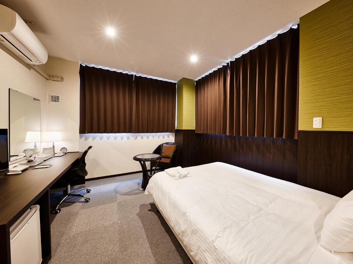 คราวน์ โฮเต็ล โอกินาวา แอนเน็กซ์ Hotel Okinawa ภายนอก รูปภาพ