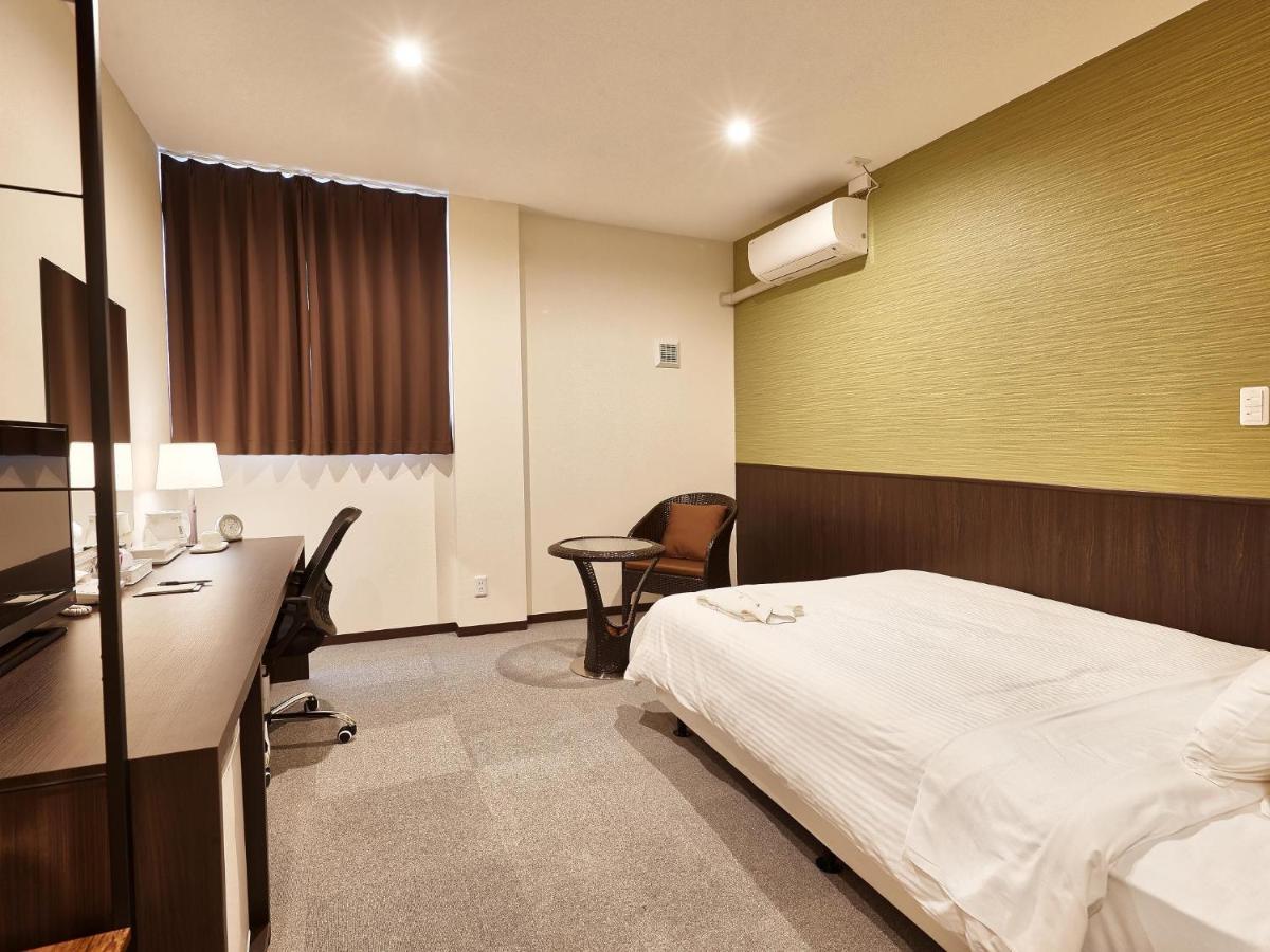 คราวน์ โฮเต็ล โอกินาวา แอนเน็กซ์ Hotel Okinawa ภายนอก รูปภาพ
