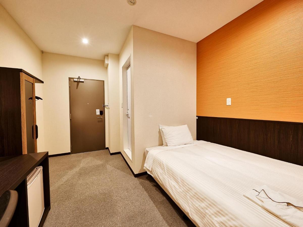 คราวน์ โฮเต็ล โอกินาวา แอนเน็กซ์ Hotel Okinawa ภายนอก รูปภาพ